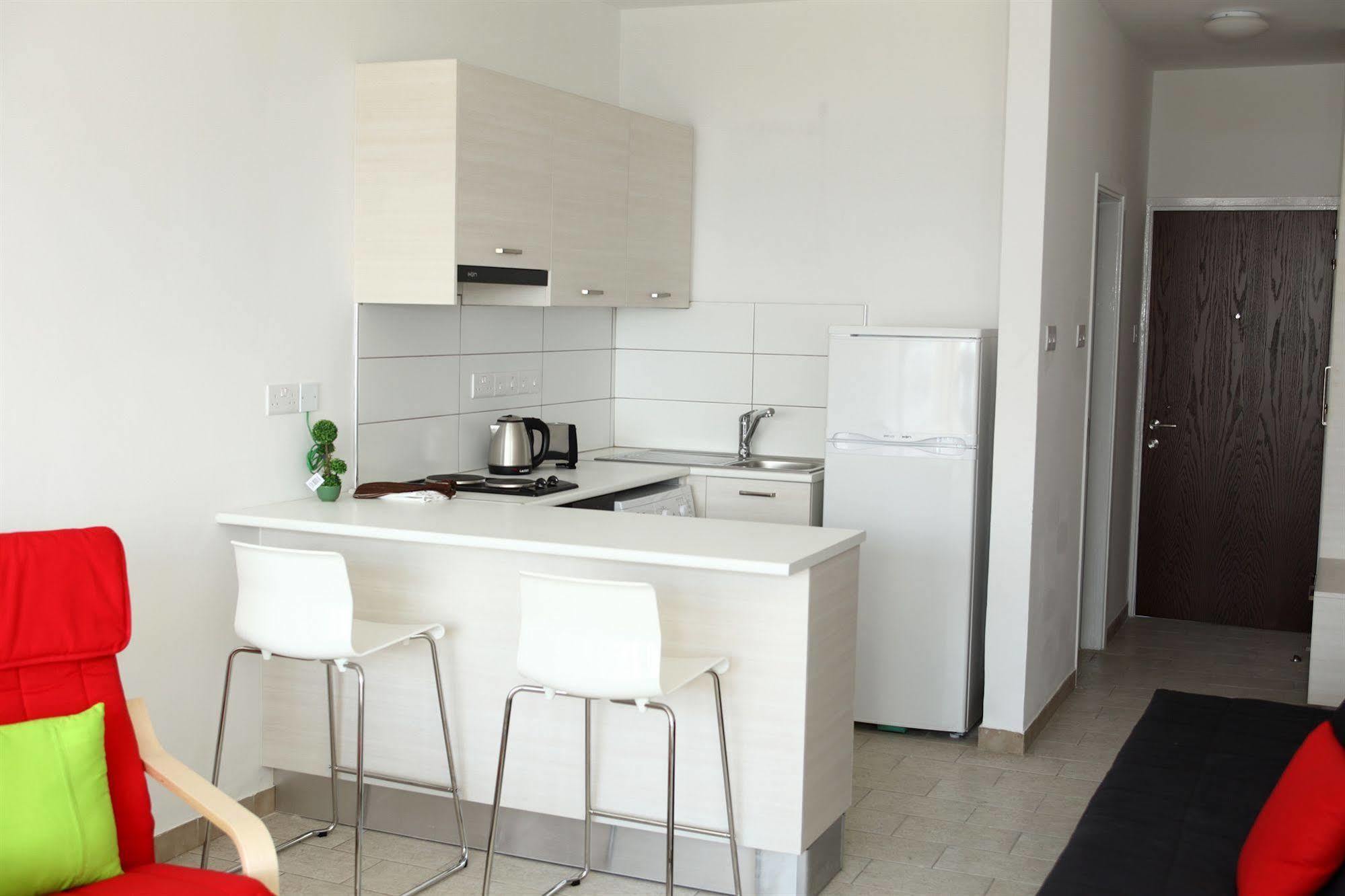 Anemos Apartments Limassol Eksteriør billede