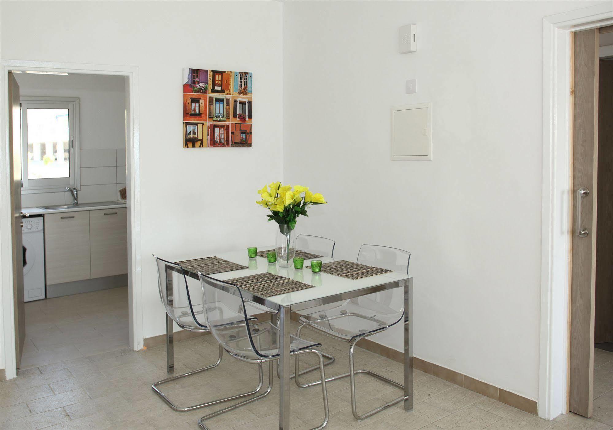Anemos Apartments Limassol Eksteriør billede